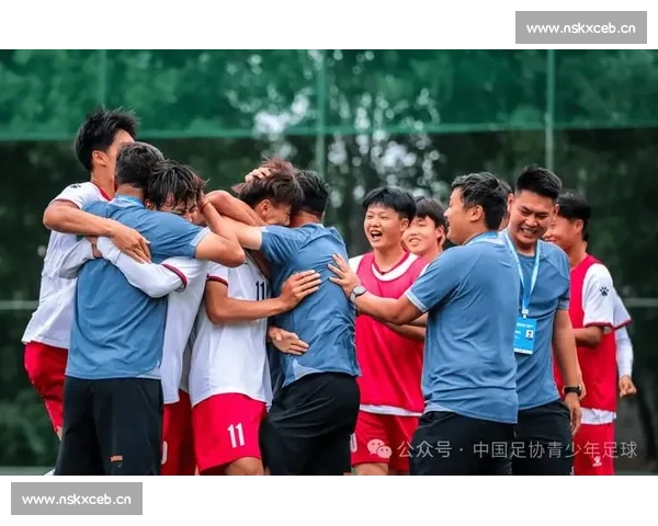 足球赛场展英姿 共庆胜利凝心力 拼搏精神永传承